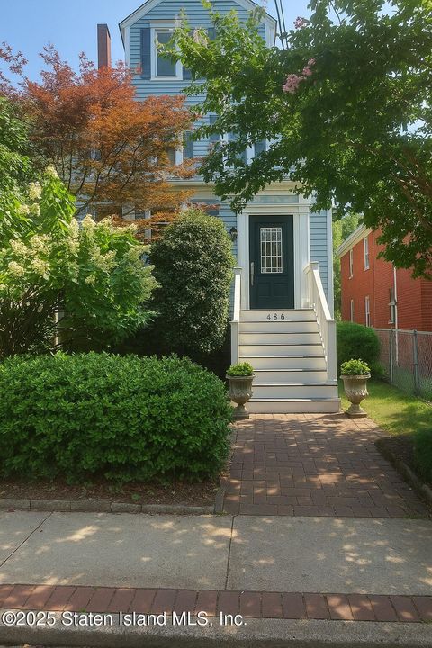 Photo of 486 Henderson Avenue, Staten Island, NY 10310 (MLS # 2504664)