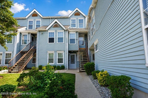 Photo of 111 Pond Way #B, Staten Island, NY 10303 (MLS # 2603895)