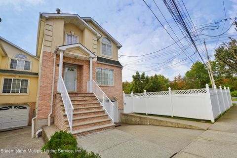 Photo of 74 Pheasant Lane, Staten Island, NY 10309 (MLS # 1165070)