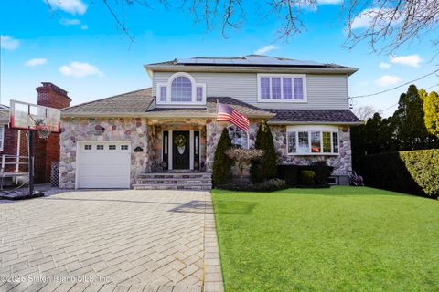 Photo of 441 O'Gorman Avenue, Staten Island, NY 10308 (MLS # 2501220)
