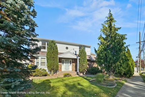 Photo of 4635 Amboy Road, Staten Island, NY 10312 (MLS # 1164928)