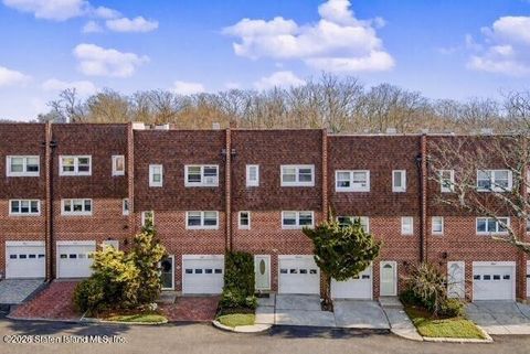 Photo of 7 Yacht Club Cove Street, Staten Island, NY 10308 (MLS # 2600496)