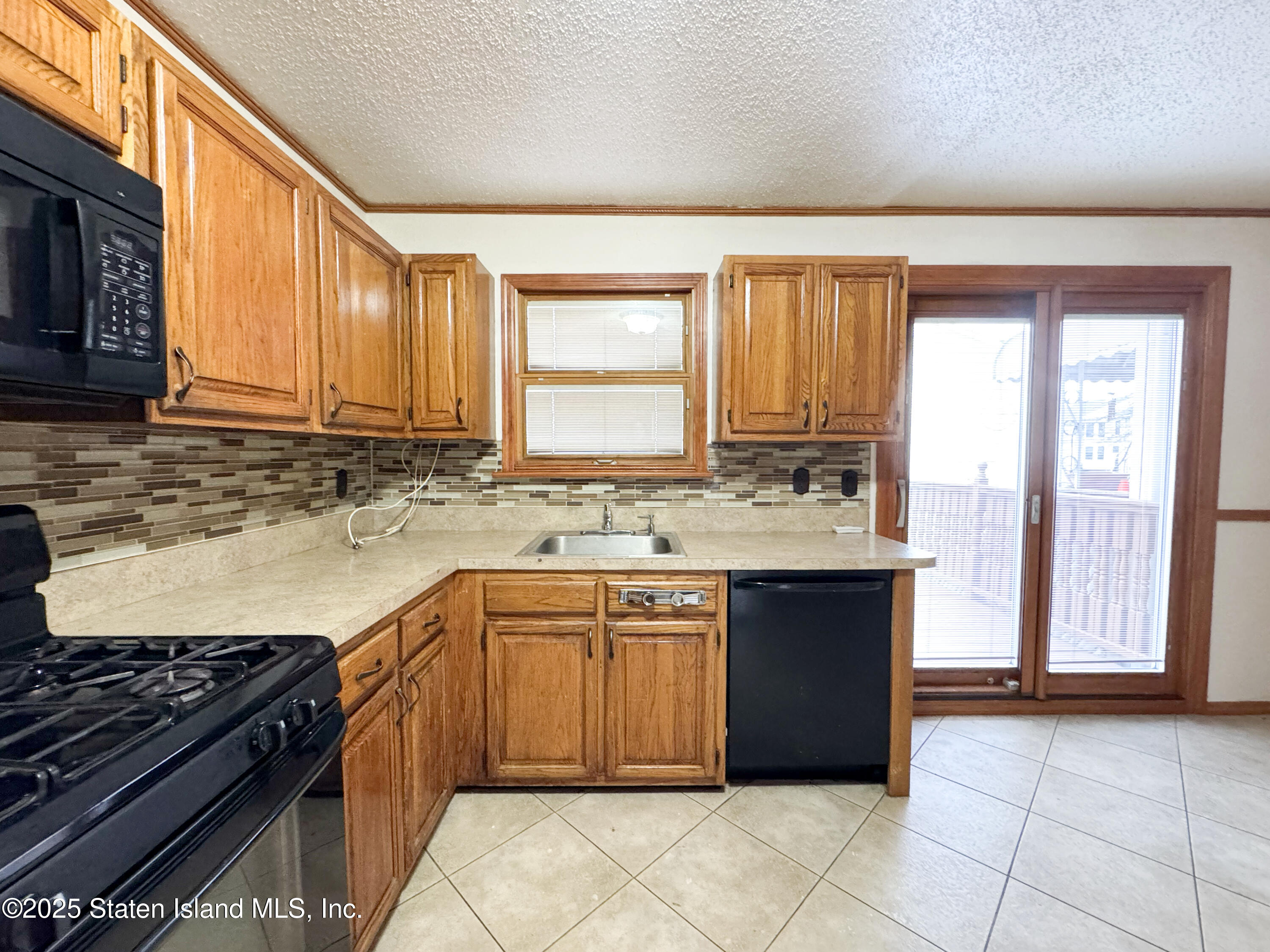 20 Westport Lane, Staten Island, New York image 13