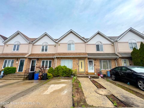 Photo of 20 Westport Lane, Staten Island, NY 10314 (MLS # 2501855)