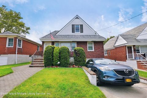 Photo of 700 Pelton Avenue, Staten Island, NY 10301 (MLS # 1163676)
