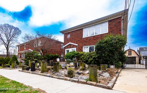 Photo of 186 Raritan Avenue, Staten Island, NY 10304 (MLS # 2501883)