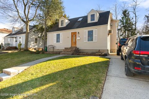Photo of 74 Elkhart Street, Staten Island, NY 10308 (MLS # 2600189)