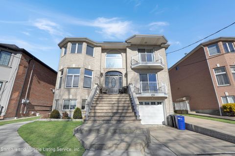 Photo of 895 Sinclair Avenue, Staten Island, NY 10309 (MLS # 2400665)