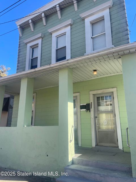 Photo of 102 Hancock Street, Staten Island, NY 10305 (MLS # 2500159)