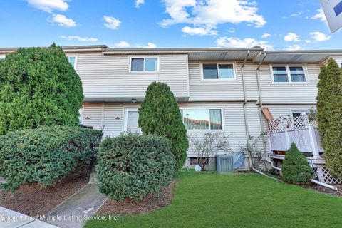 Photo of 527 Willow Road E #2, Staten Island, NY 10314 (MLS # 1165967)