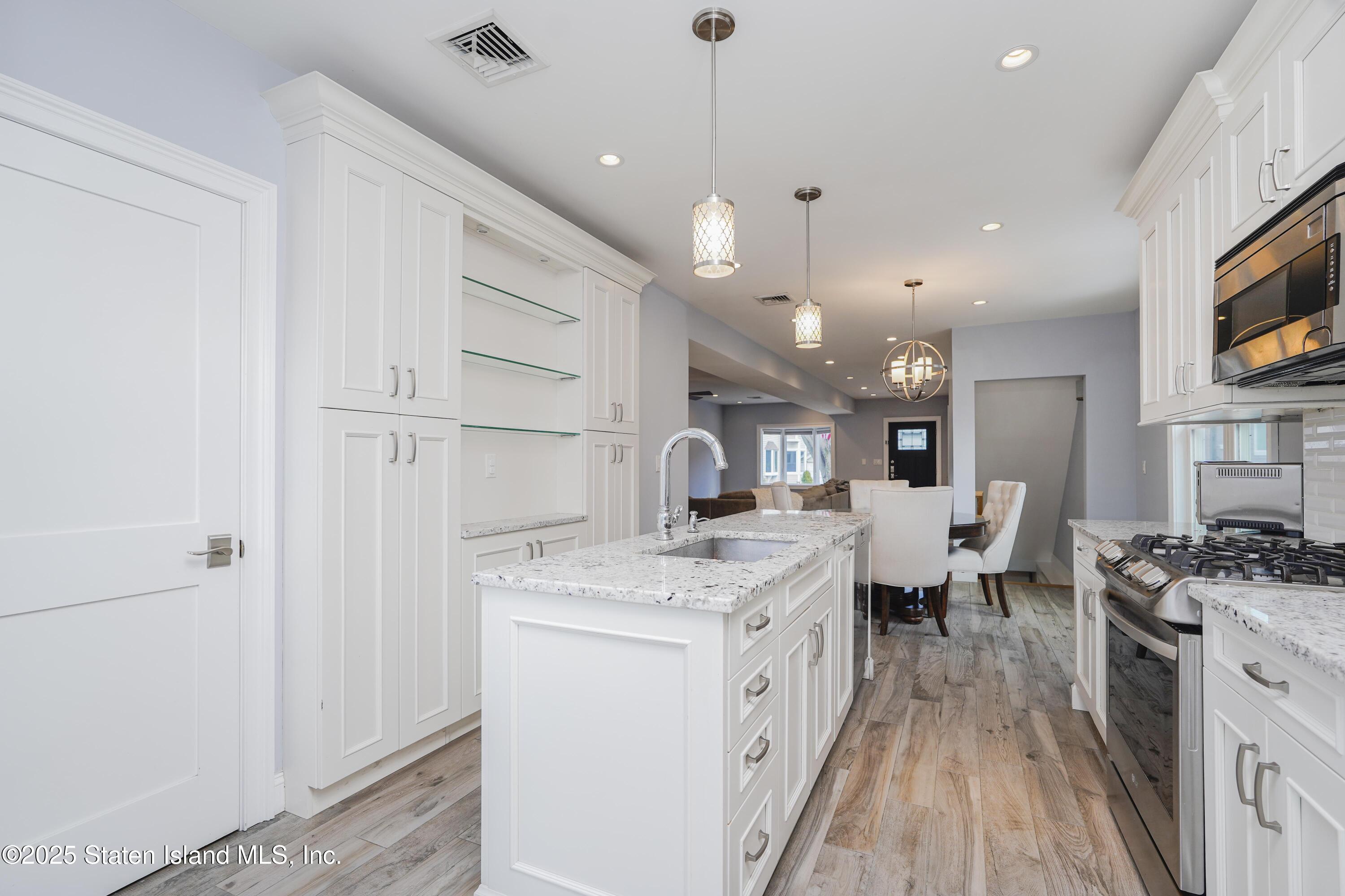 296 Demorest Avenue, Staten Island, New York image 15