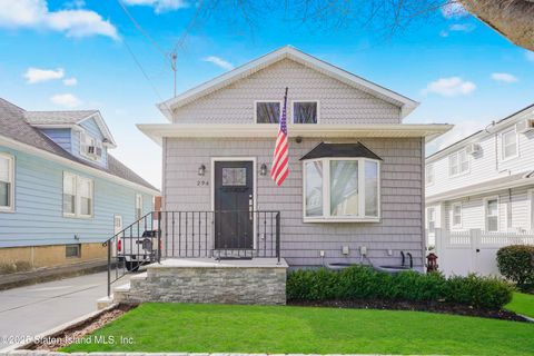 Photo of 296 Demorest Avenue, Staten Island, NY 10314 (MLS # 2501619)