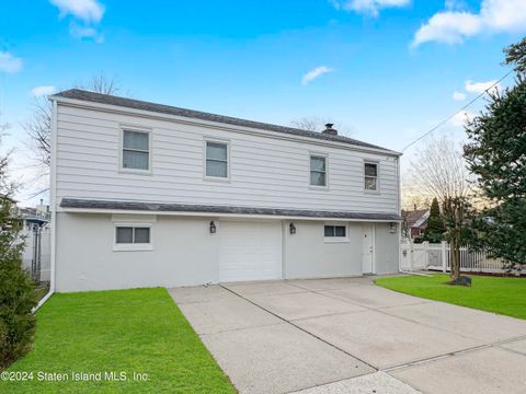 Photo of 110 Mosely Avenue, Staten Island, NY 10312 (MLS # 2406896)