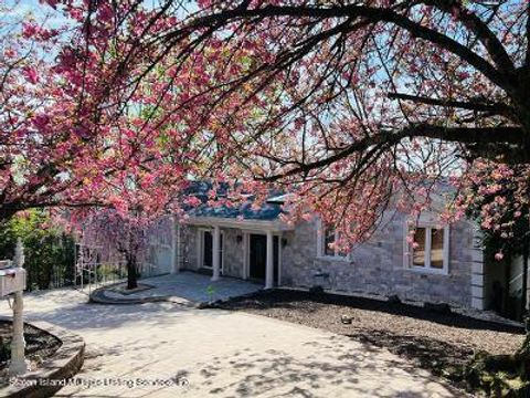Photo of 200 Coverly Avenue, Staten Island, NY 10301 (MLS # 1160789)