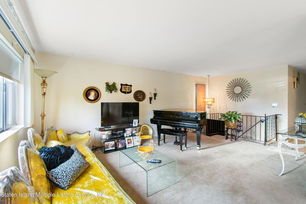 Photo of 707 Harris Avenue, Staten Island, NY 10314 (MLS # 1163920)