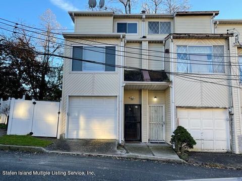 Photo of 55 Mosel Loop, Staten Island, NY 10304 (MLS # 2400162)