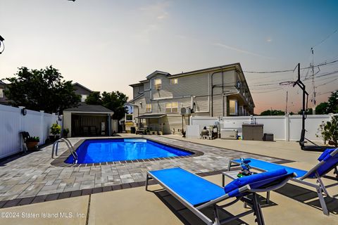 Photo of 76 Lorraine Avenue, Staten Island, NY 10312 (MLS # 2403147)