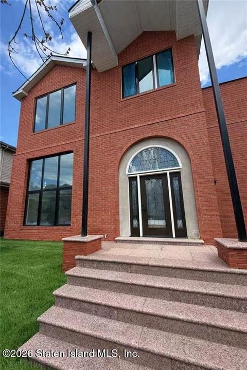 Photo of 25 Grasmere Avenue, Staten Island, NY 10304 (MLS # 2601748)