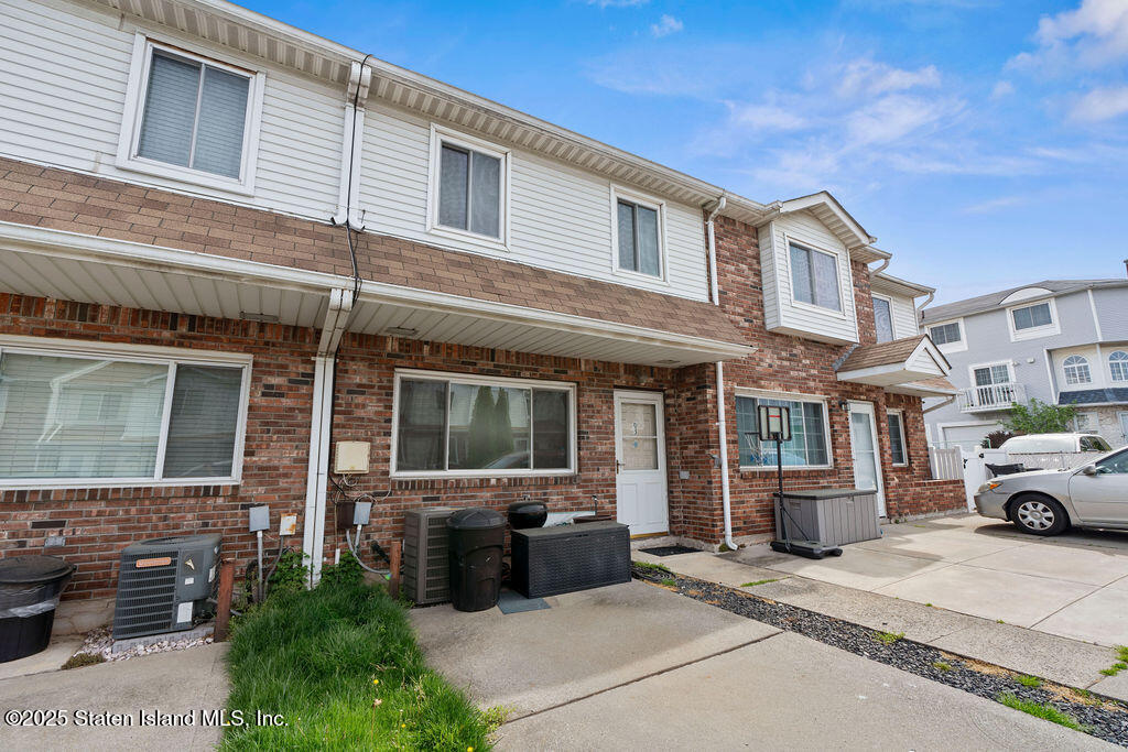 63 Country Drive, Staten Island, New York image 2