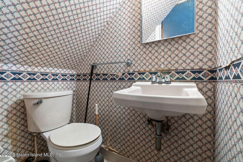 63 Country Drive, Staten Island, New York image 5