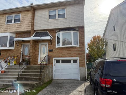 Photo of 89 Kenmore Street, Staten Island, NY 10312 (MLS # 2506646)