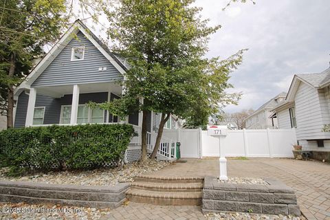 Photo of 171 Lee Avenue, Staten Island, NY 10307 (MLS # 2502105)