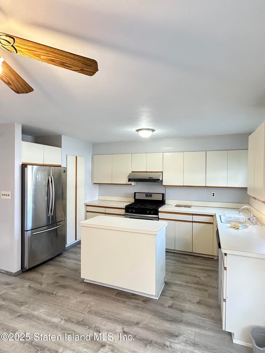 Photo of 293 Richmond Hill Road, Staten Island, NY 10314 (MLS # 2505216)