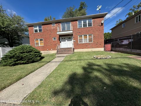 Photo of 1594 Drumgoole Road West Rd, Staten Island, NY 10312 (MLS # 2505902)