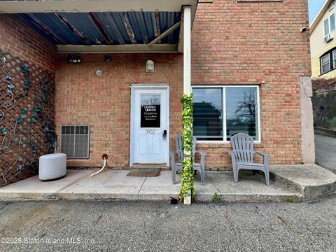 Photo of 3902 Amboy Road, Staten Island, NY 10308 (MLS # 2502087)