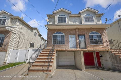Photo of 69 Post Lane, Staten Island, NY 10303 (MLS # 1161124)