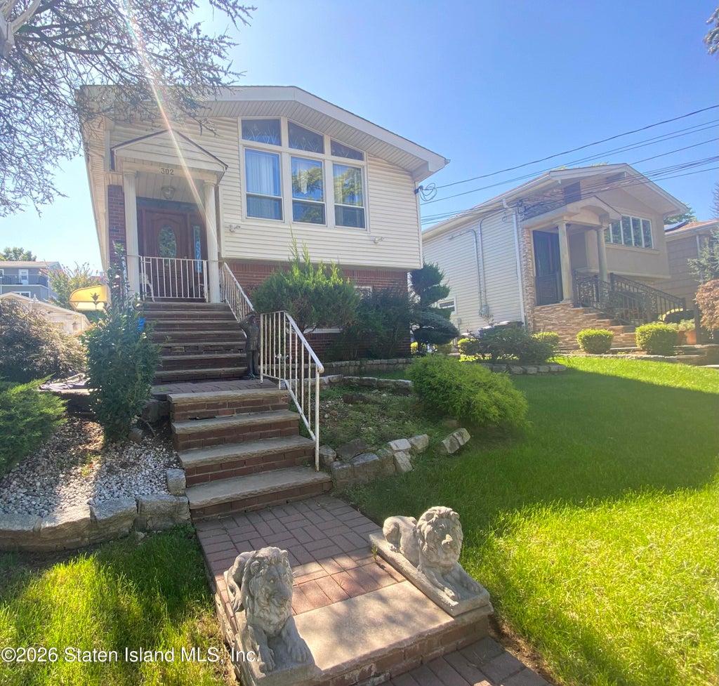 Photo of 302 Lightner Avenue, Staten Island, NY 10314 (MLS # 2605629)