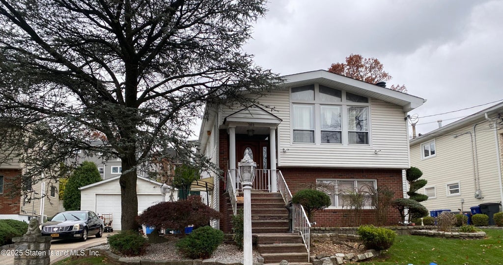 Photo of 302 Lightner Avenue, Staten Island, NY 10314 (MLS # 2605629)