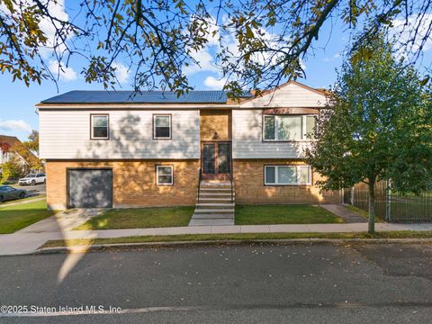 Photo of 211 Woehrle Avenue, Staten Island, NY 10312 (MLS # 2506189)