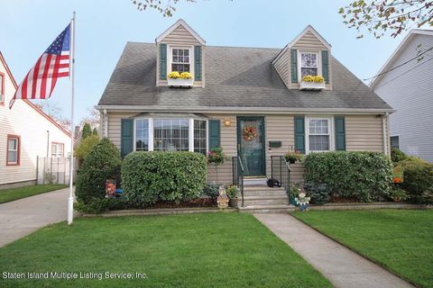 Photo of 29 Canterbury Avenue, Staten Island, NY 10314 (MLS # 1165299)