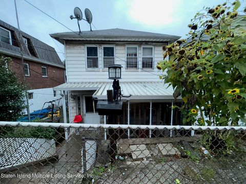 Photo of 80 Morningstar Road, Staten Island, NY 10303 (MLS # 1164734)