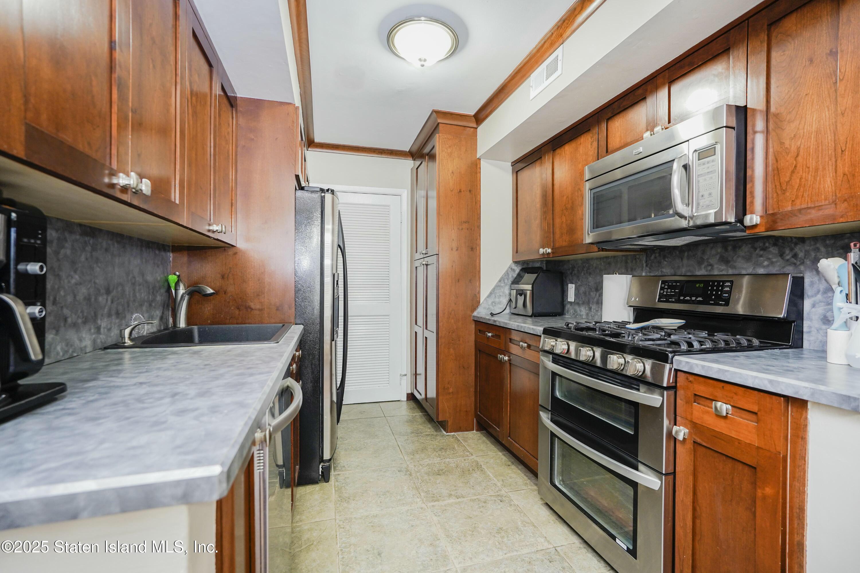 91 Selvin Loop Loop, Staten Island, New York image 10