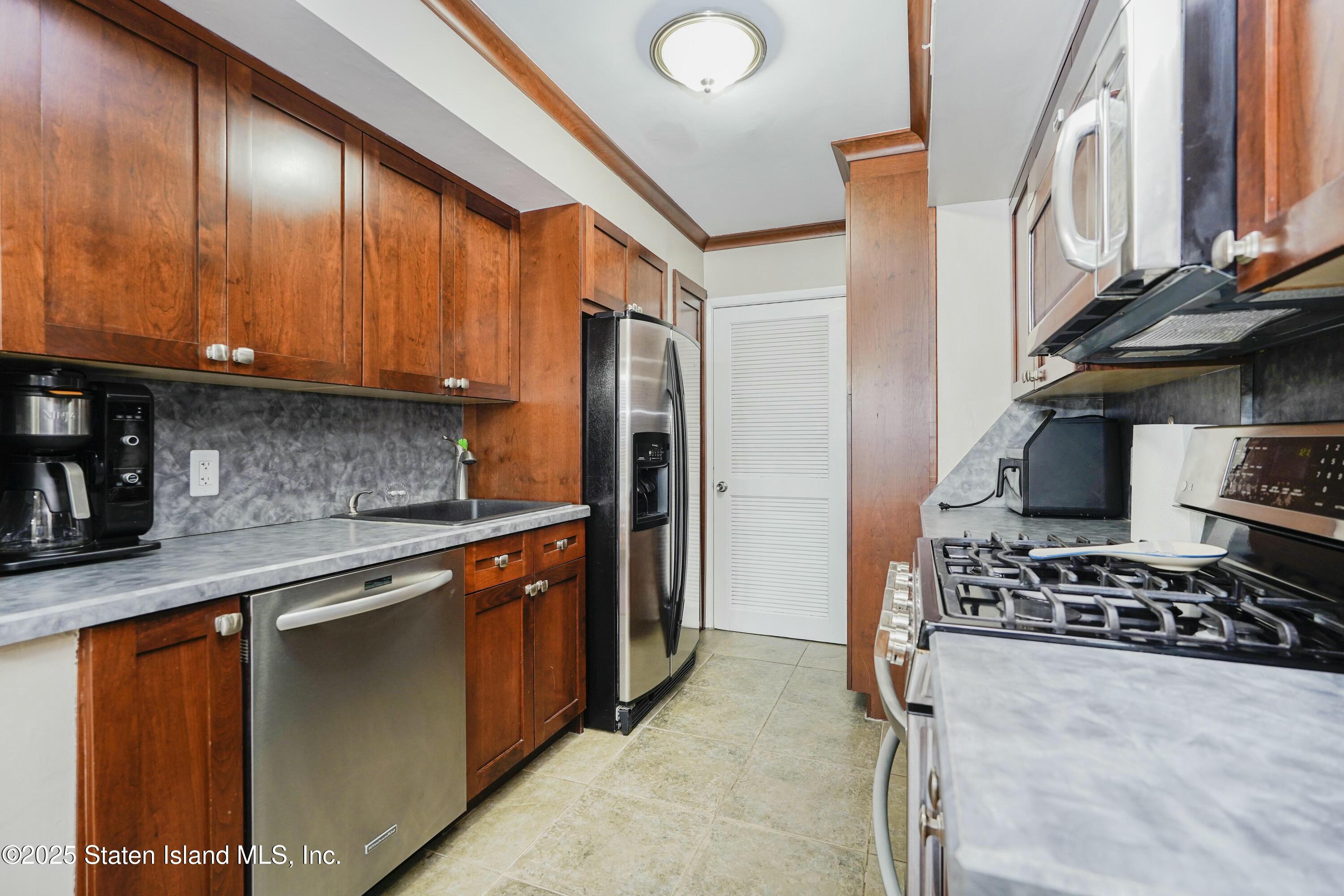 91 Selvin Loop Loop, Staten Island, New York image 11