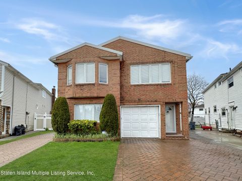 Photo of 70 Nostrand Avenue, Staten Island, NY 10314 (MLS # 2402028)