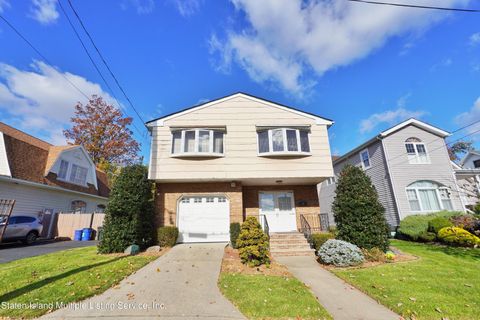 Photo of 93 St Stephens Place, Staten Island, NY 10306 (MLS # 1165486)