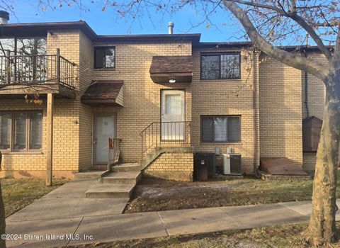 Photo of 16 Abingdon Avenue #A, Staten Island, NY 10308 (MLS # 2404909)