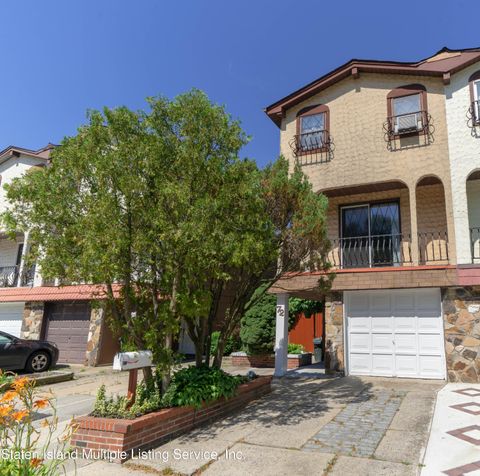 Photo of 72 Goller Place, Staten Island, NY 10314 (MLS # 1155794)