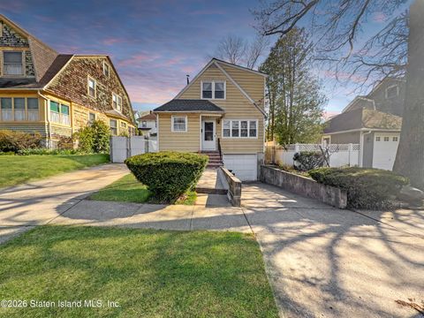 Photo of 304 Kingsley Avenue, Staten Island, NY 10314 (MLS # 2601981)