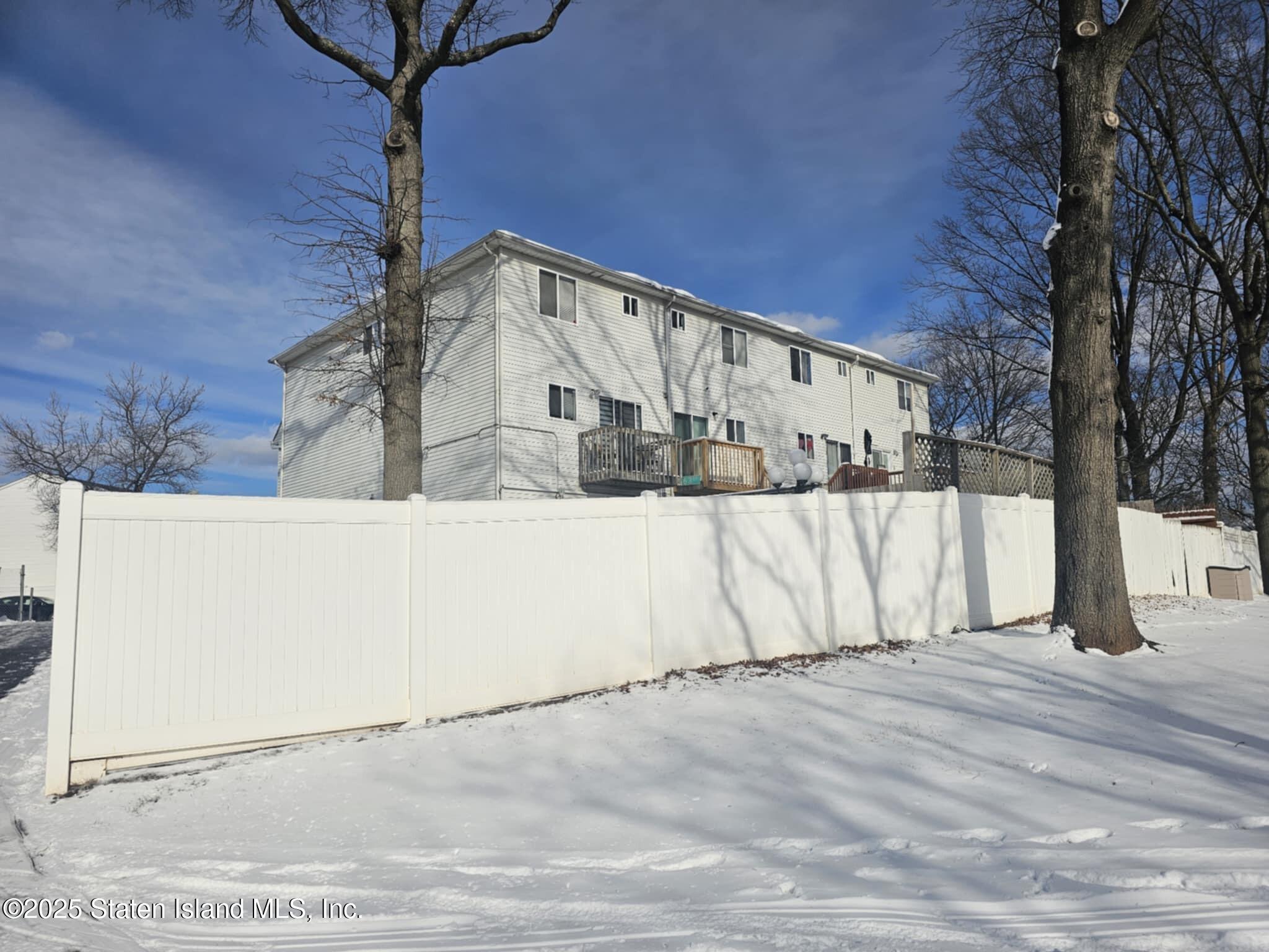 143 Carlyle Green Grn, Staten Island, New York image 3