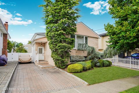Photo of 171 Merrill Avenue, Staten Island, NY 10314 (MLS # 2504791)