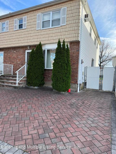 Photo of 180 Petrus Avenue, Staten Island, NY 10312 (MLS # 1165191)