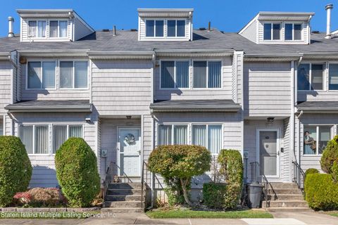 Photo of 70 Dinsmore Street #E, Staten Island, NY 10314 (MLS # 1165046)