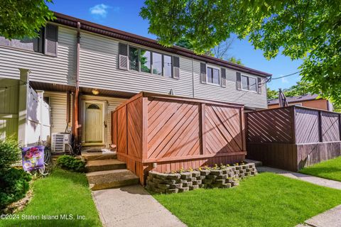 Photo of 38 Bunnell Court, Staten Island, NY 10312 (MLS # 2403050)