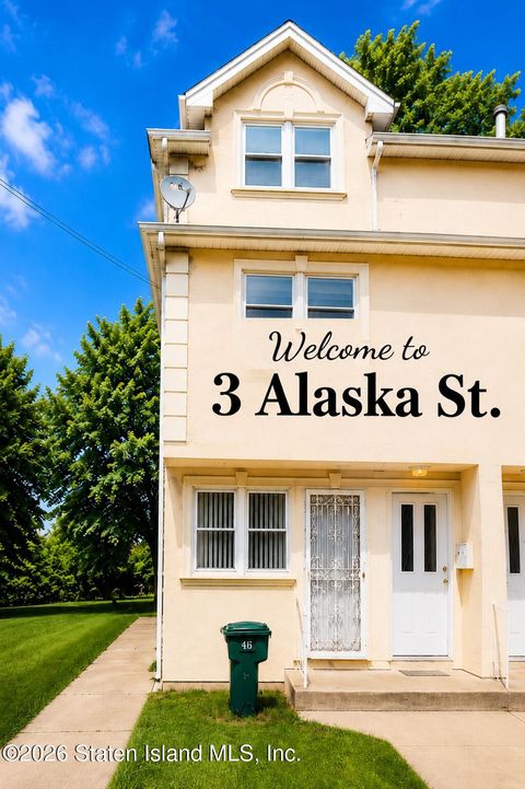 Photo of 3 Alaska Street, Staten Island, NY 10310 (MLS # 2602732)