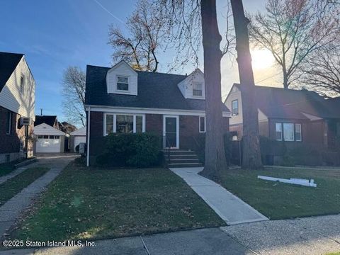 Photo of 126 Goodwin Avenue, Staten Island, NY 10314 (MLS # 2506968)