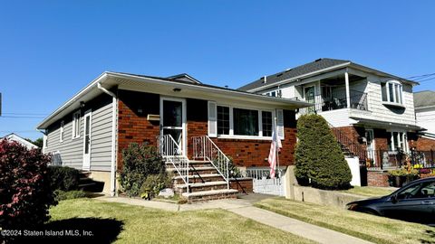 Photo of 232 Collfield Avenue, Staten Island, NY 10314 (MLS # 2405838)